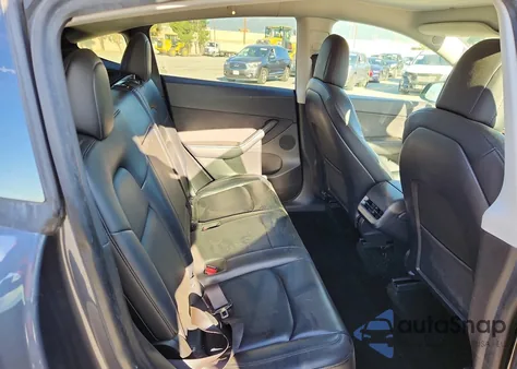 2021 Tesla Model Y z USA, uszkodzony, nr VIN 5YJYGDED9MF107766